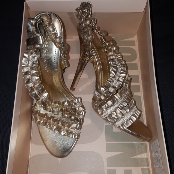 BCBG heels - Picture 1 of 5